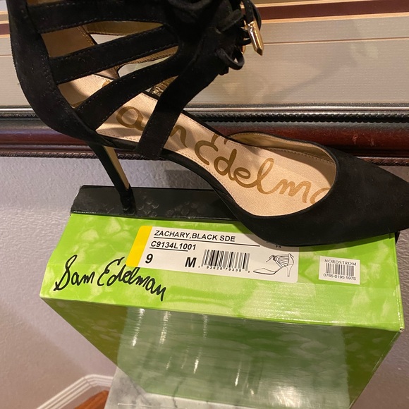 Black suede heels - Picture 8 of 12